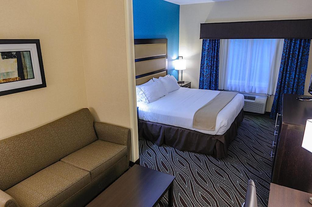 Holiday Inn Express - Ludlow - Chicopee Area By Ihg Ruang foto