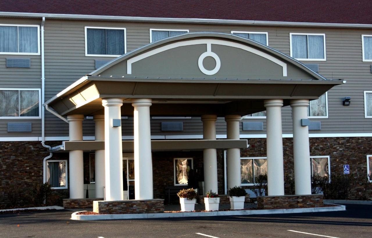 Holiday Inn Express - Ludlow - Chicopee Area By Ihg Bagian luar foto
