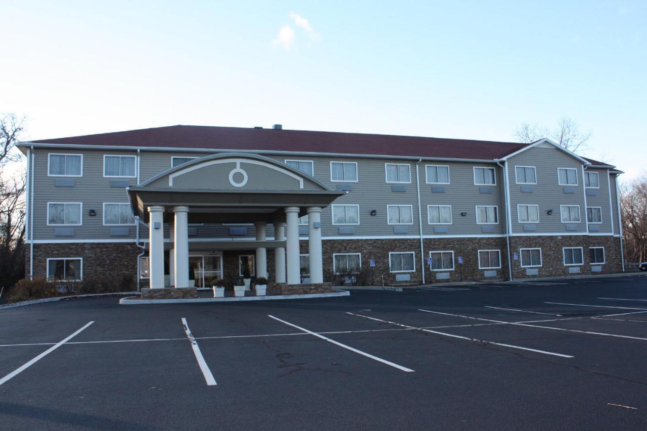 Holiday Inn Express - Ludlow - Chicopee Area By Ihg Bagian luar foto