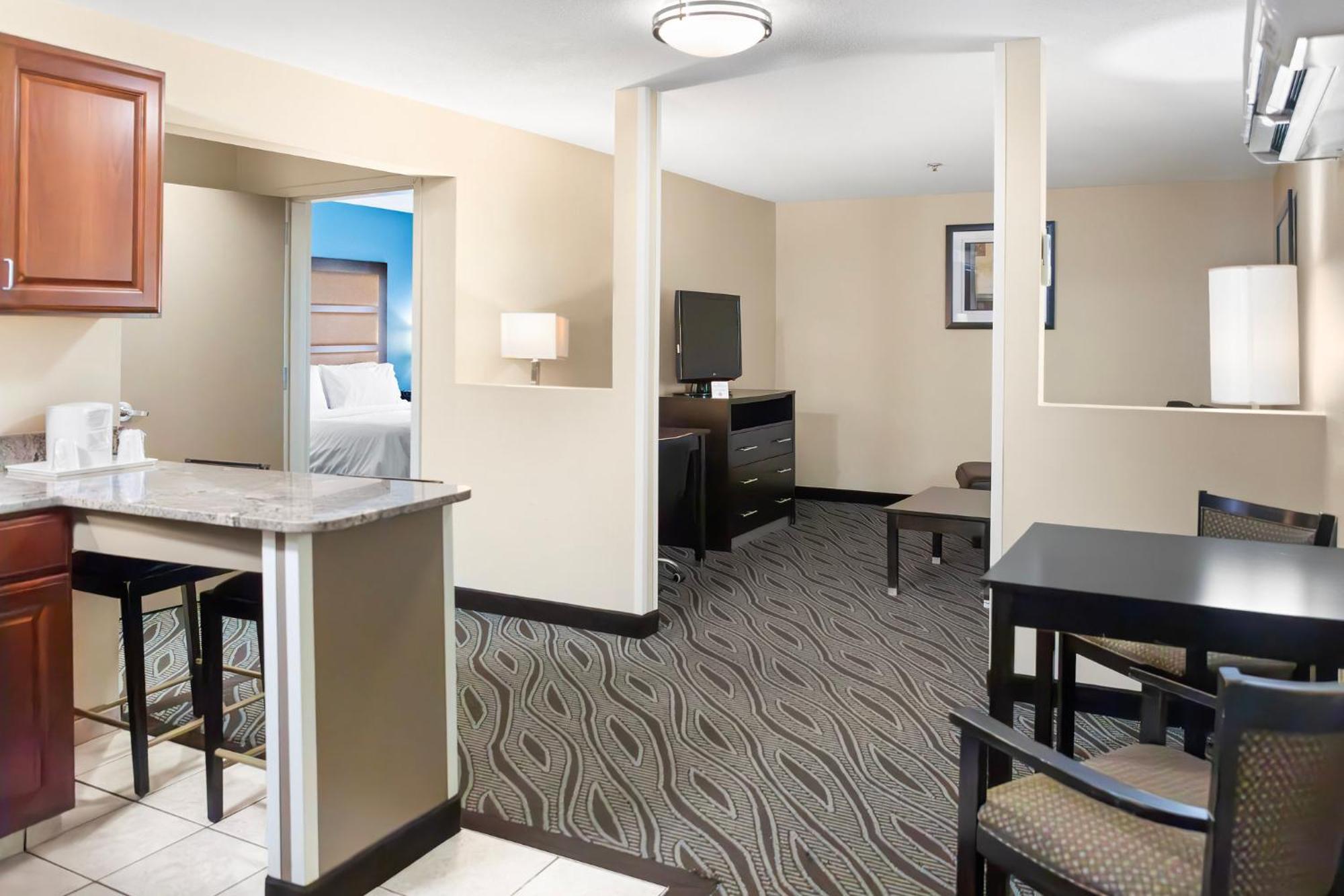 Holiday Inn Express - Ludlow - Chicopee Area By Ihg Bagian luar foto