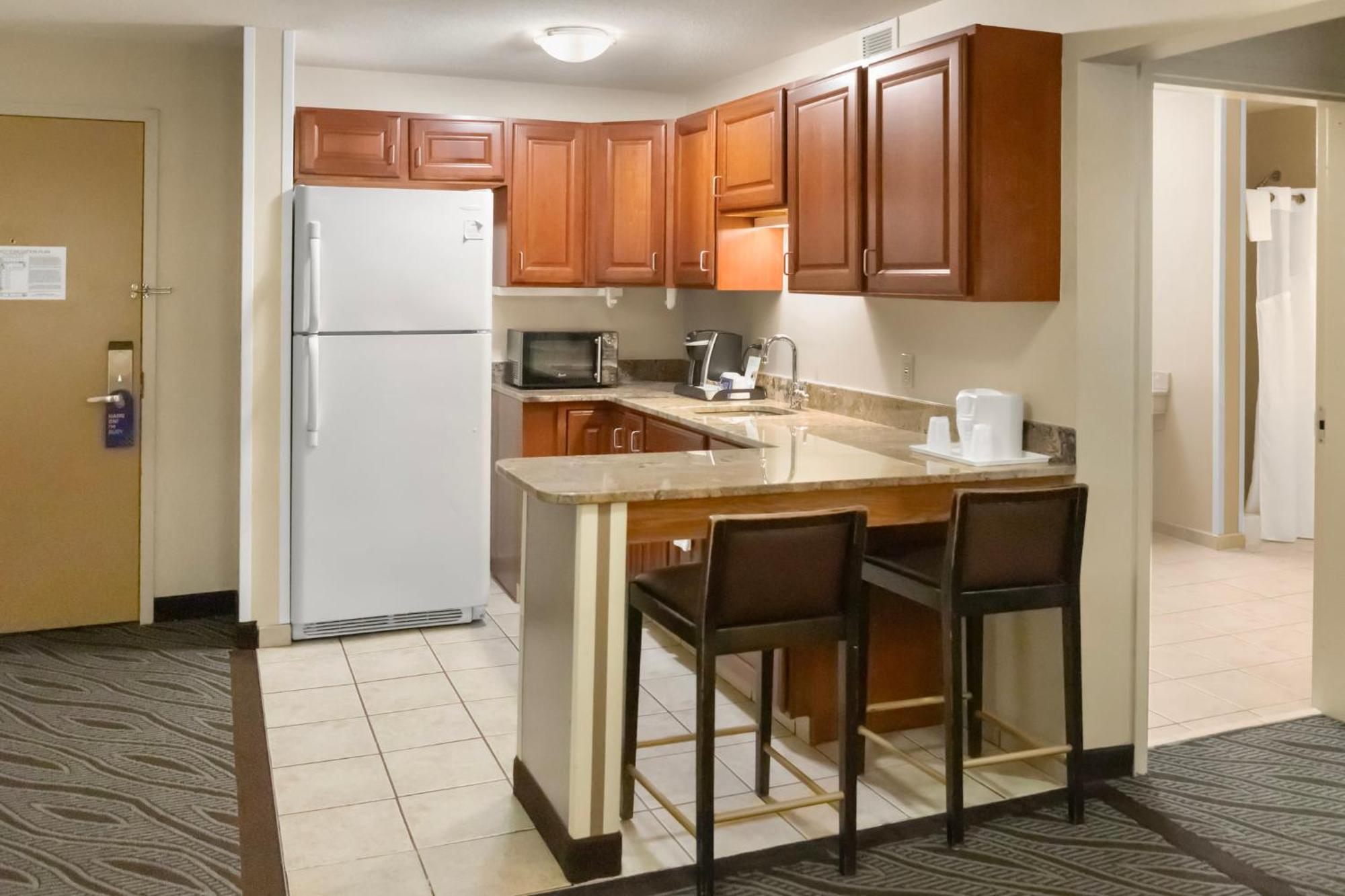 Holiday Inn Express - Ludlow - Chicopee Area By Ihg Bagian luar foto