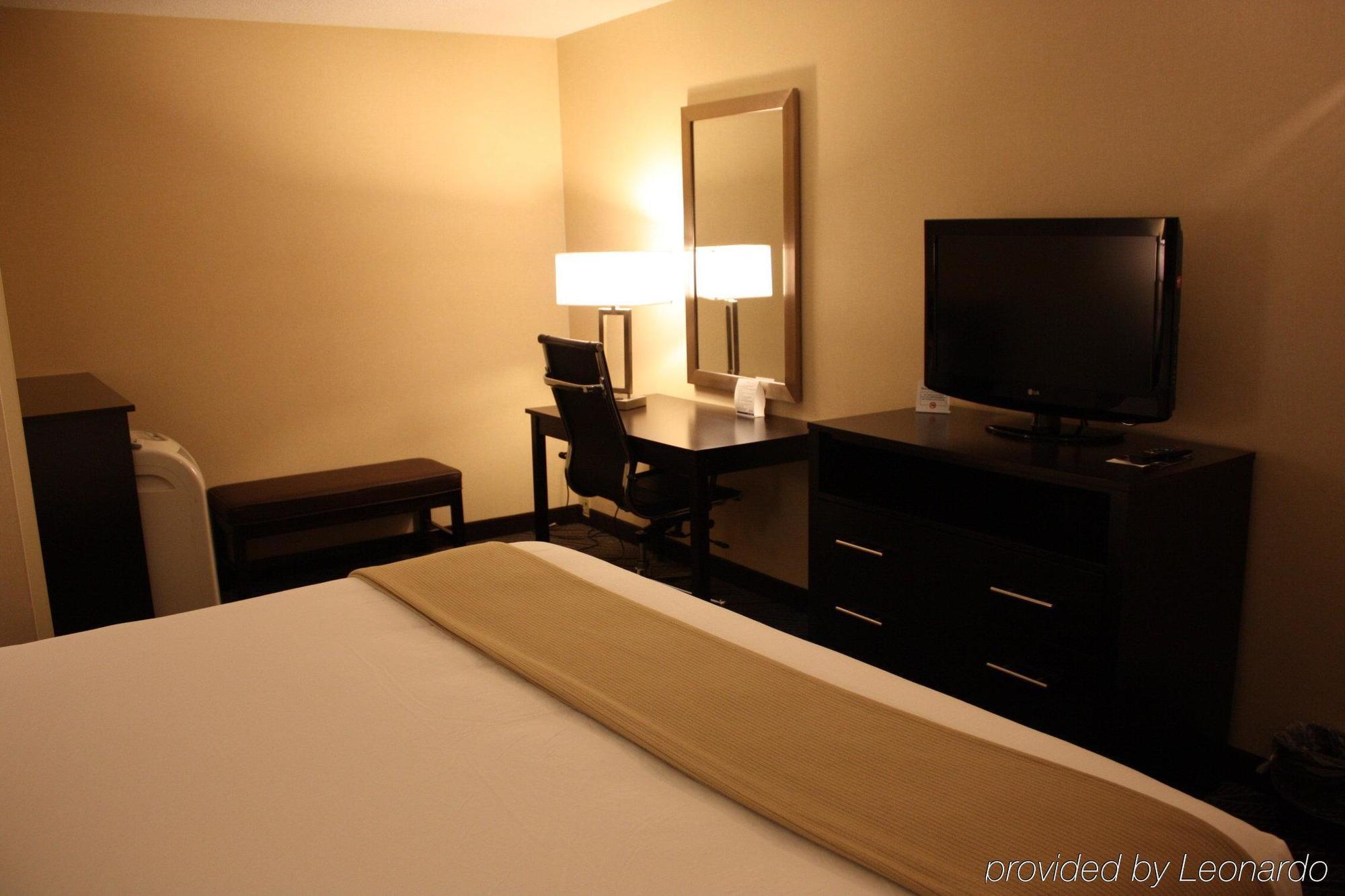 Holiday Inn Express - Ludlow - Chicopee Area By Ihg Bagian luar foto