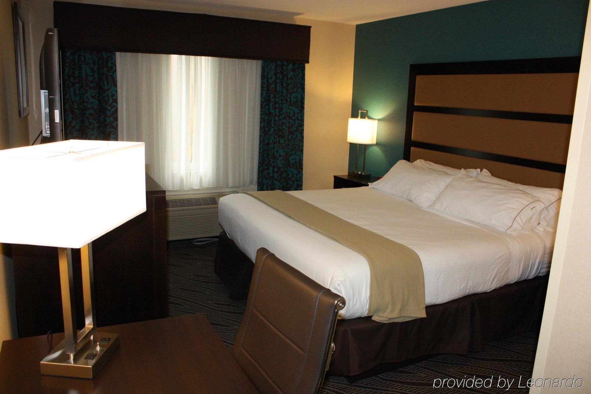Holiday Inn Express - Ludlow - Chicopee Area By Ihg Bagian luar foto